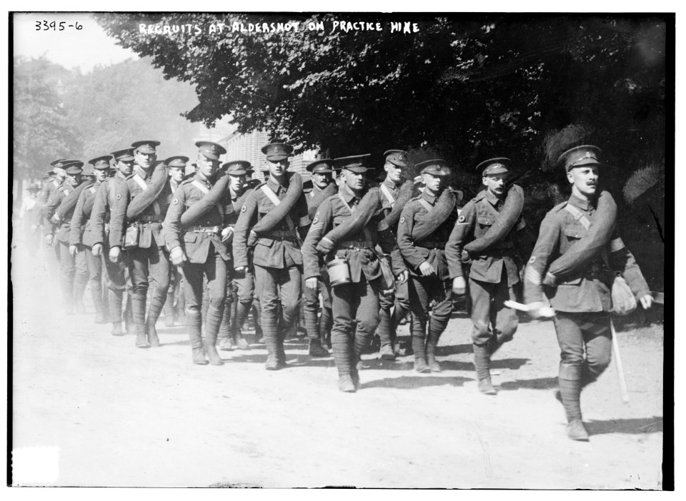 Recruits at Aldershot on practice hike LCCN2014698576