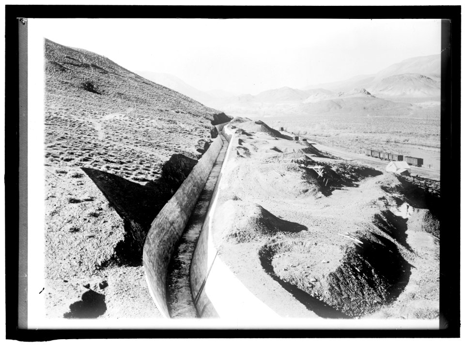 RECLAMATION, BUREAU OF. TRUCKEE-CARSON PROJECT, NEVADA; CANAL CARRYING TRUCKEE RIVER TO RESERVOIR LCCN2016865098