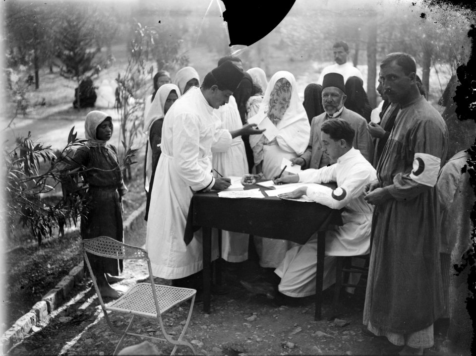 Red Crescent relief, Jerusalem LOC matpc.08179 (cropped)