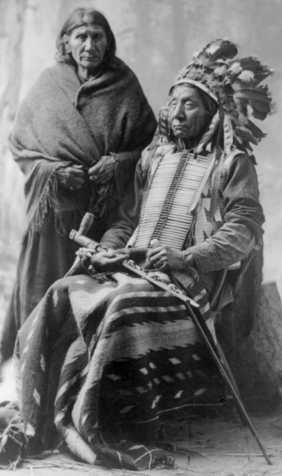 Red Cloud & wife. (seated, in regalia, holding pipe) LCCN2016647630 (cropped) photo