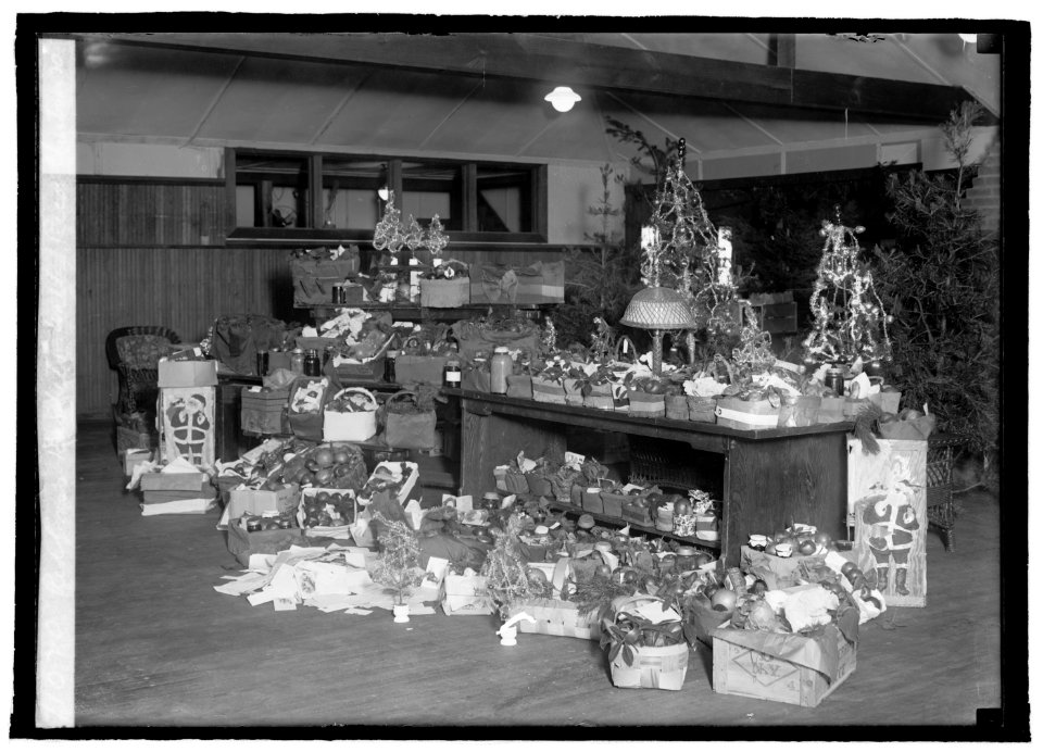 Red Cross baskets, Walter Reed, Christmas '20 LCCN2016844890