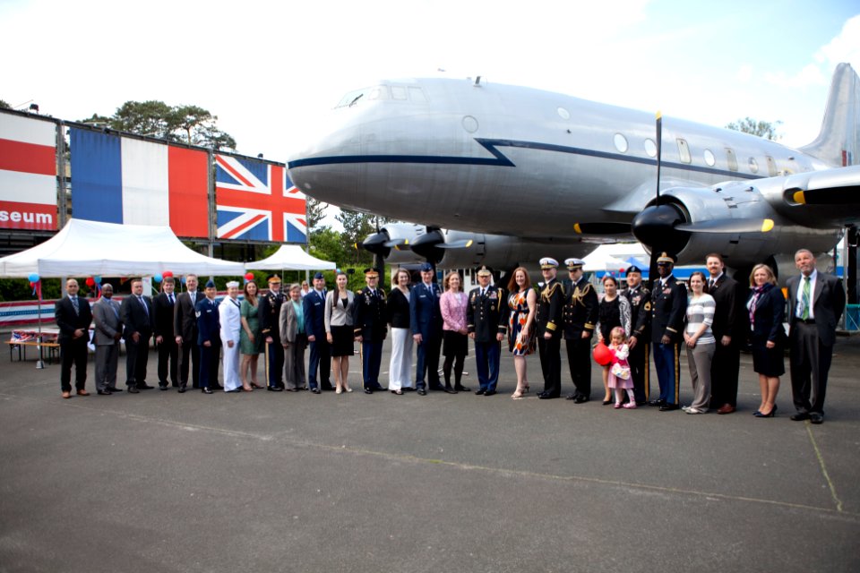 Reception in Honor of Armed Forces Day IMG 9814 (14196563382)