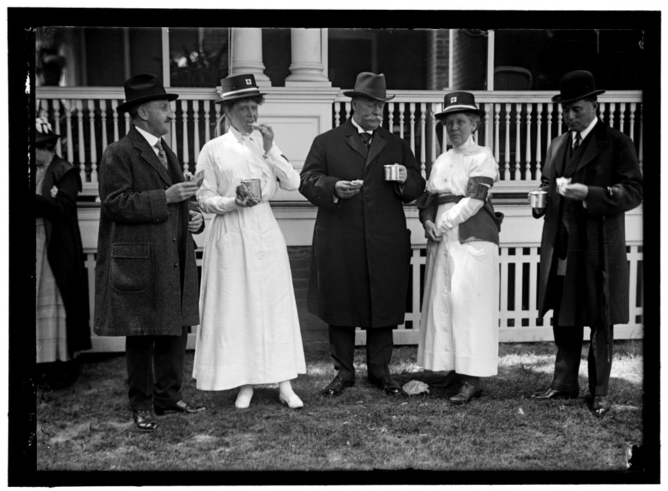 RED CROSS LUNCHEON ON GENERAL SCOTT'S LAWN. UNIDENTIFIED; BOARDMAN; TAFT; MRS. SCOTT; DAVISON LCCN2016867808