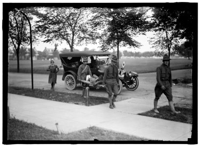 RED CROSS MOTOR CORPS. GROUPS LCCN2016867981