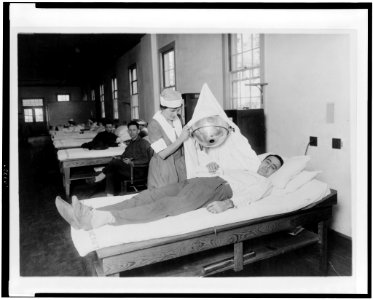 Red Cross nurse giving physiotherapy to soldier in Walter Reed Hospital LCCN93505084
