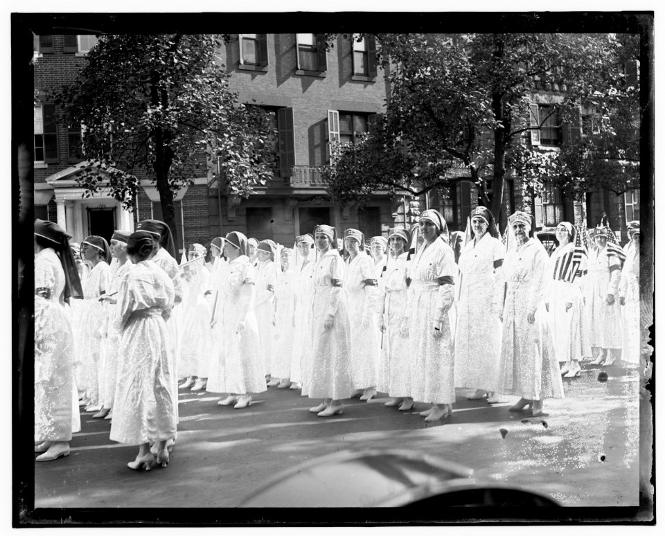 Red Cross parade, 1918 LCCN2016844516