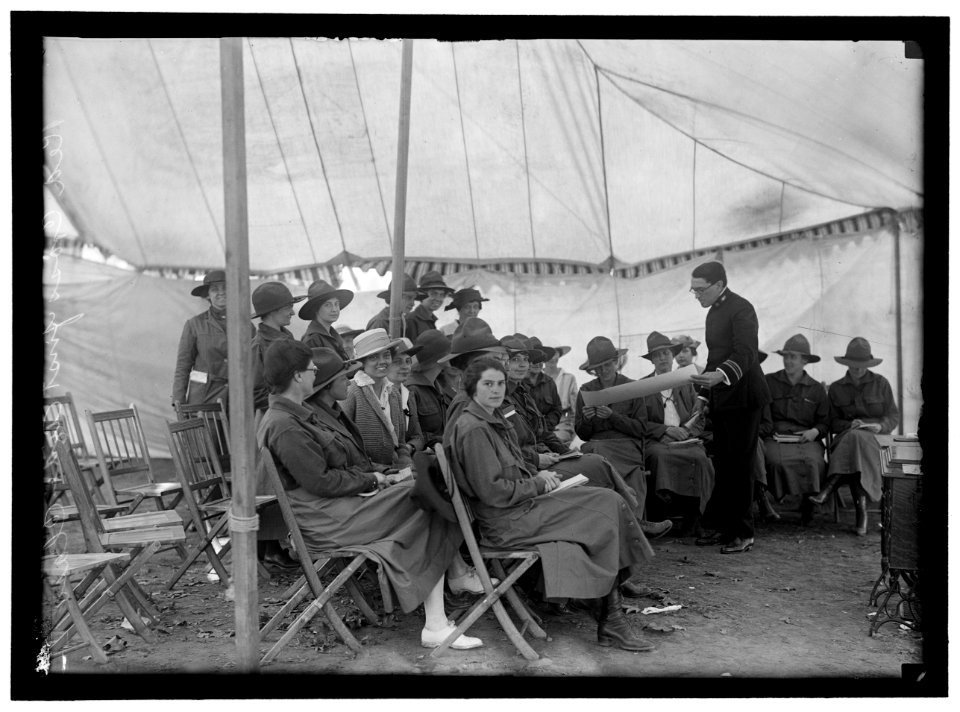 RED CROSS, AMERICAN. WOMEN'S NATIONAL SERVICE SCHOOL; RED CROSS INSTRUCTIONS IN CARE OF SICK. FIRST AID LCCN2016867347