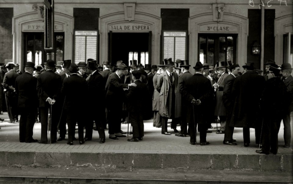 Recibimiento al rey Alfonso XIII en la estación del Norte (1 de 2) - Fondo Car-Kutxa Fototeka