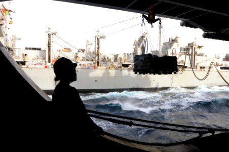 Receiving Cargo DVIDS198461