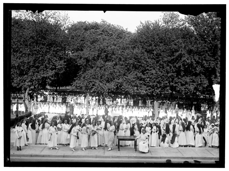 RED CROSS PARADE LCCN2016869195