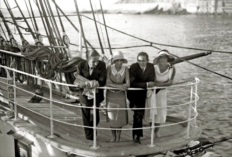 Recepción a bordo del buque de la Armada Argentina 'Presidente Sarmiento' fondeado en la bahía donostiarra (4 de 7) - Fondo Car-Kutxa Fototeka