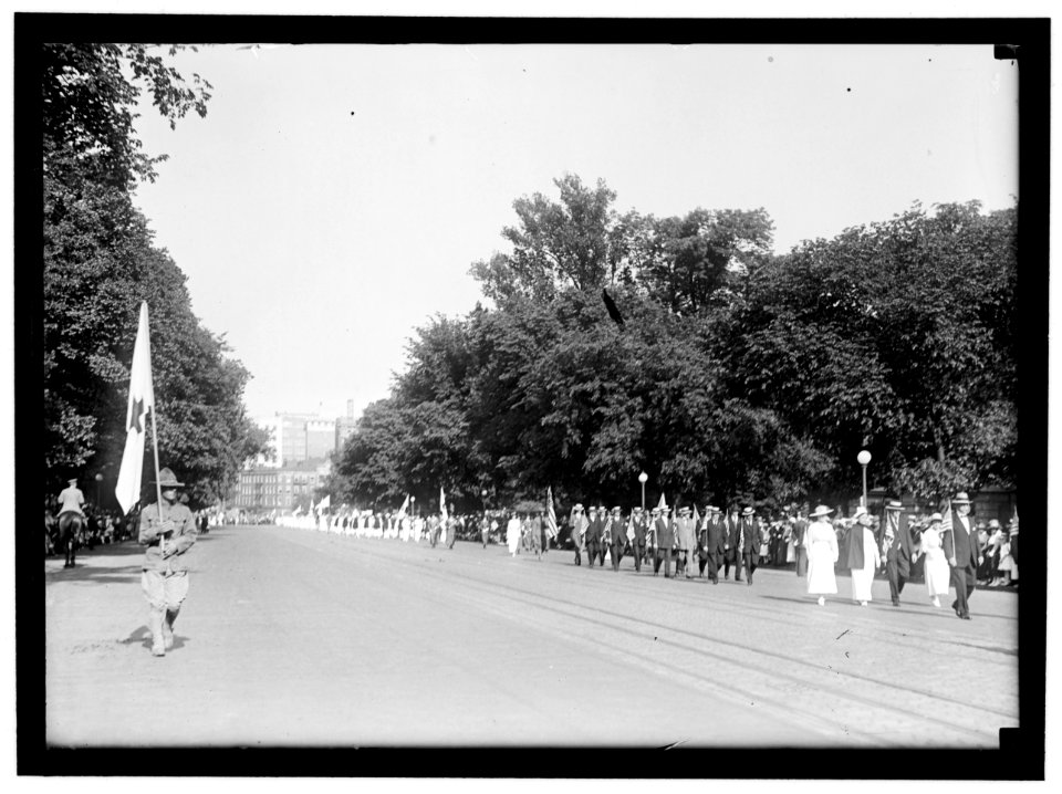 RED CROSS PARADE LCCN2016869201