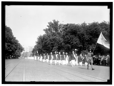 RED CROSS PARADE LCCN2016869203