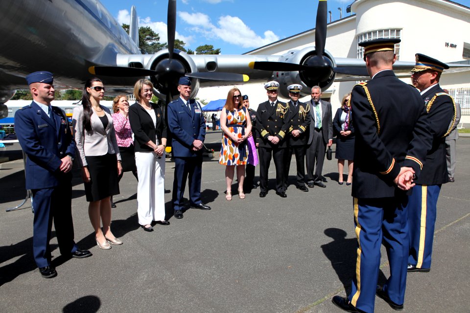 Reception in Honor of Armed Forces Day IMG 9790 (14012441978)
