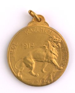 Reconaissance de la Commune de Houx à ses Valeureux Soldats, medal by Pierre Theunis, Belgium, 1918, Coins and Medals Department of the Royal Library of Belgium, 2Lef93-3 (recto)