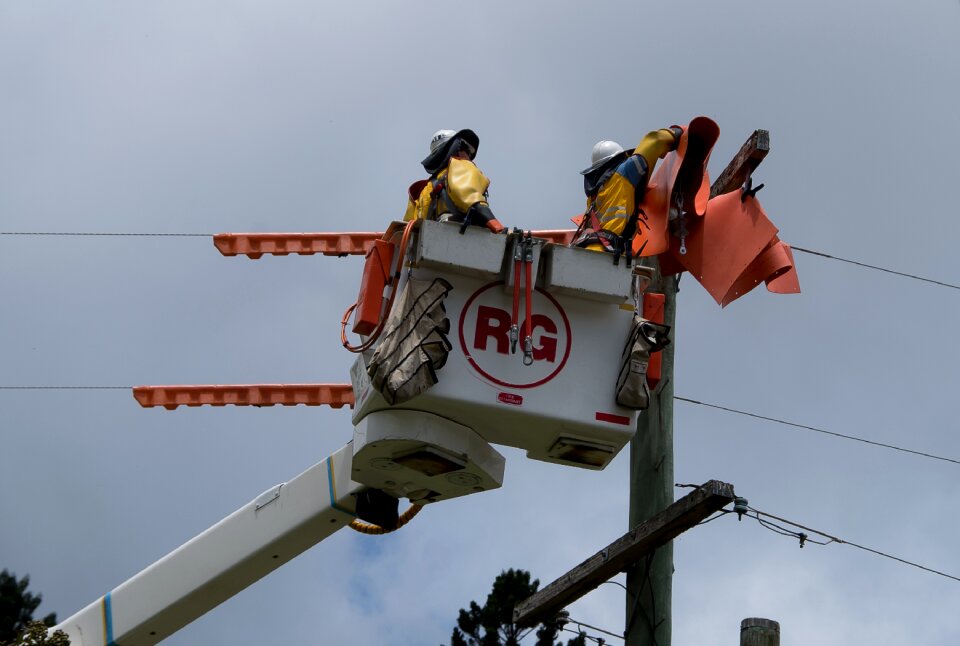 Electricity repair pole