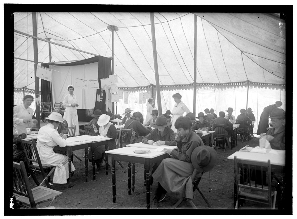 RED CROSS, AMERICAN. WOMEN'S NATIONAL SERVICE SCHOOL; RED CROSS INSTRUCTIONS IN CARE OF SICK. BANDAGING LCCN2016867350