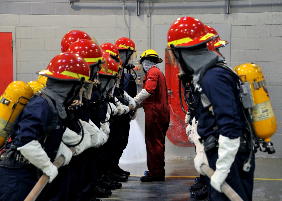 Recruits practice firefighting at Recruit Training Command. (39577502381)