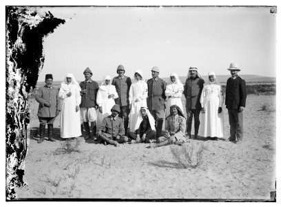Red Crescent staff at Hafir el Aujah LOC matpc.08180