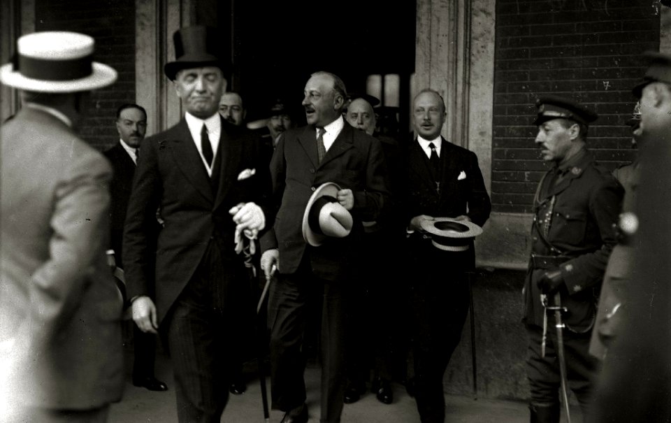 Recibimiento al general Miguel Primo de Rivera en la estación del Norte (2 de 7) - Fondo Car-Kutxa Fototeka