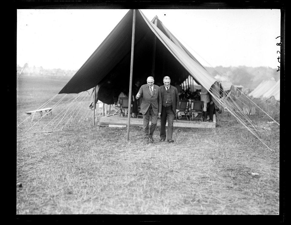 Reenactment of Pickett's Charge at the battle of Gettysburg in Pennsylvania. Warren Harding and William Sproul in front of tent LCCN2016891526
