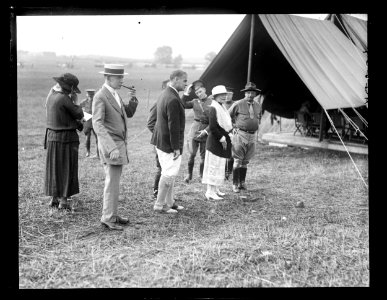 Reenactment of Pickett's Charge at the battle of Gettysburg, Pennsylvania. Charles Dawes and Sen. George Wharton Pepper with group LCCN2016891540