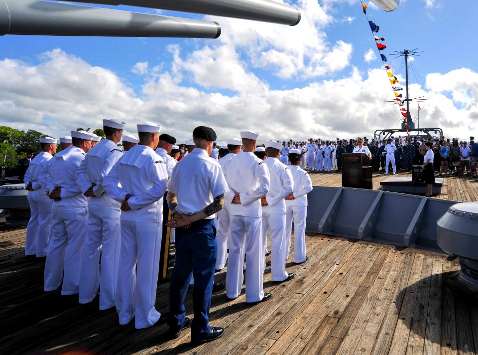 Reenlistment ceremony 140704-N-WF272-029