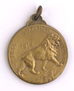 Reconaissance de la Commune de Houx à ses Valeureux Soldats, medal by Pierre Theunis, Belgium, 1918, Coins and Medals Department of the Royal Library of Belgium, 2Lef93-4 (recto)