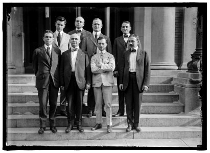 REED, DANIEL ALDEN. LECTURER ON COM. AND CIVIL SUBJECTS. REP. FROM NEW YORK, 1919-. 2ND FROM RIGHT, REAR, WITH UNIDENTIFIED GROUP LCCN2016868018