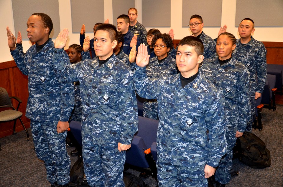 Recruits become U.S. Citizens. (8414177838)