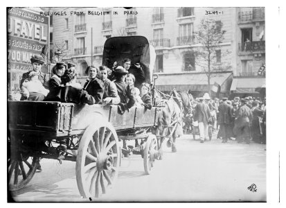 Refugees from Belgium in Paris, 1914 LCCN2014697632