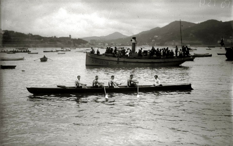 Regatas en la bahía de la Concha (1 de 5) - Fondo Car-Kutxa Fototeka