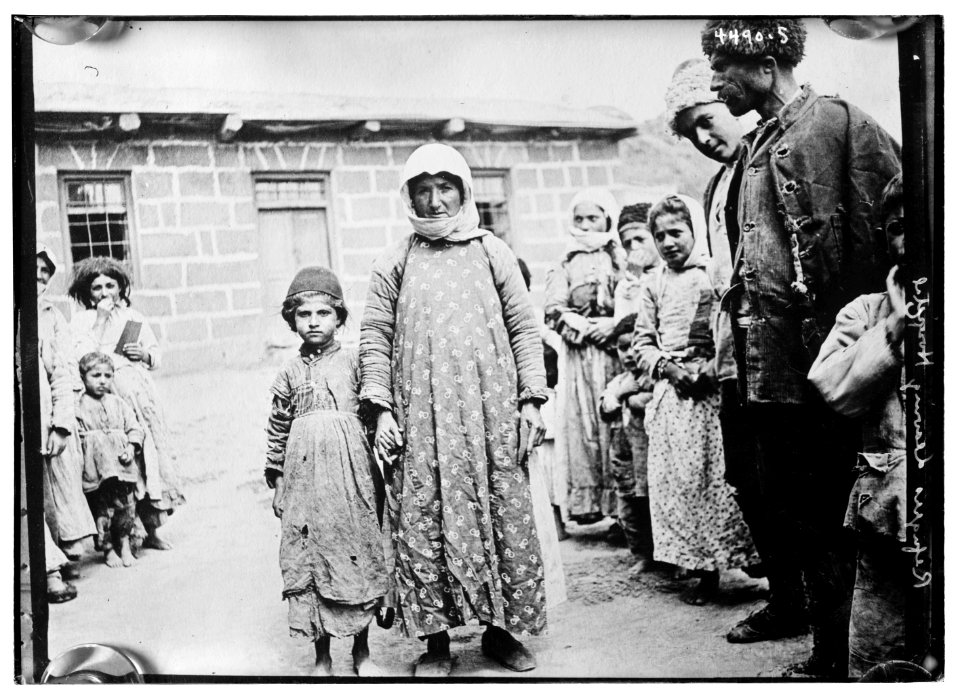 Refugees leaving hospital LCCN2014706351