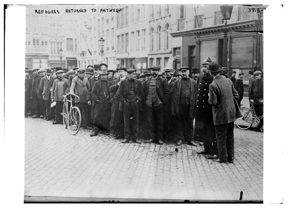 Refugees returned to Antwerp LCCN2014703580