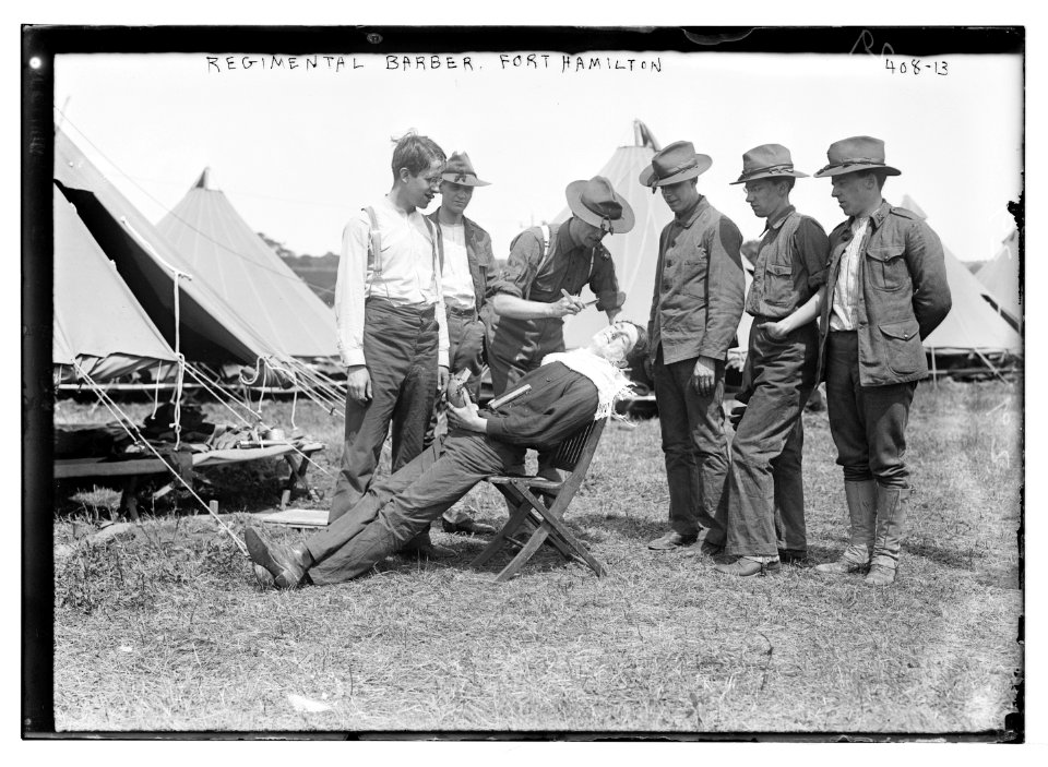 Regimental barber, Fort Hamilton LCCN2014681927