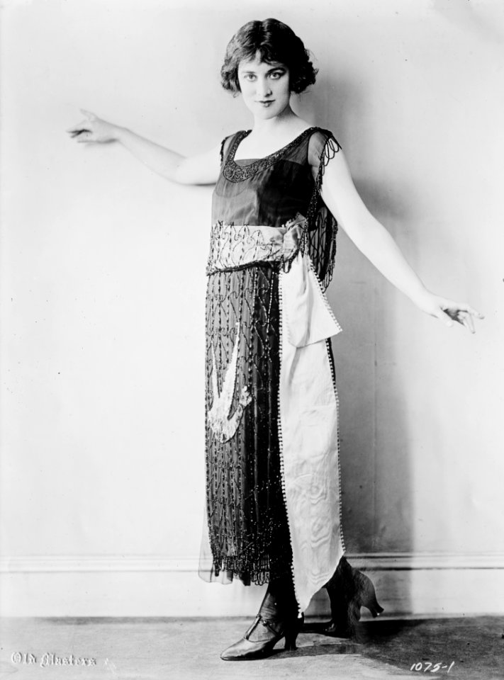 Regina Wallace LCCN2014713453 (cropped)