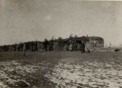 Regimantsküchen.Parkplatz des 72.I.R.Jede Komp.hat Ihre Abteilung. Rechts Unterkünfte für die Regimanysreserve. Aufnahme von Czarkov nach Norden z u. (BildID 15539397)