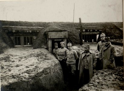 Regimentskmdo des IR.90 nordöstl.Pelza. 15. XII. 1915. (BildID 15541063)