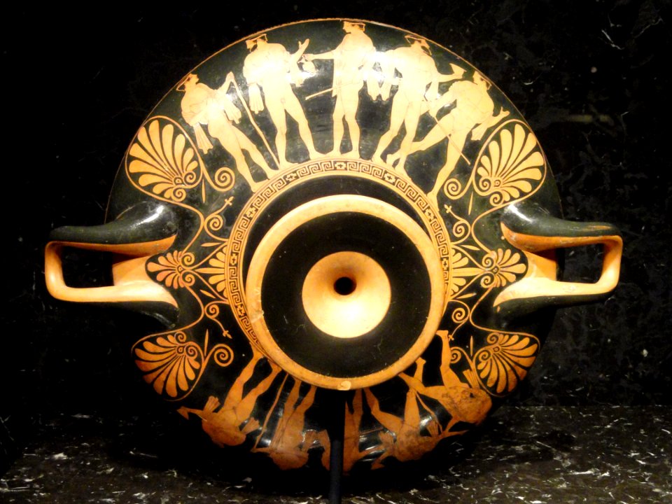 Red-figure kylix by the Euaion Painter, terracotta, Athens, probably 470-460 BCE - Nelson-Atkins Museum of Art - DSC08179