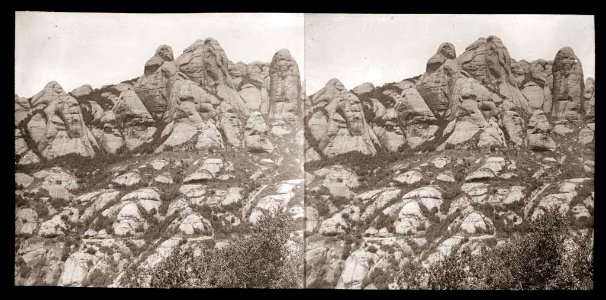Regió Trinitats de la muntanya de Montserrat amb els cims la Prenyada , Elefant i Mòmia