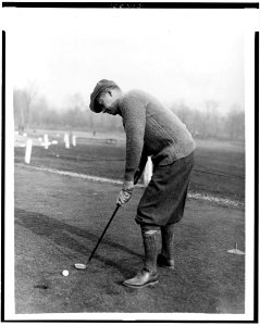 Reinald Werrenrath, American operatic baritone, putting golf ball LCCN90712106