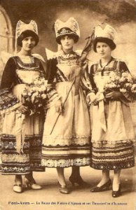 Reine des Fleurs d'Ajoncs 1936 et ses demoiselles d'honneur