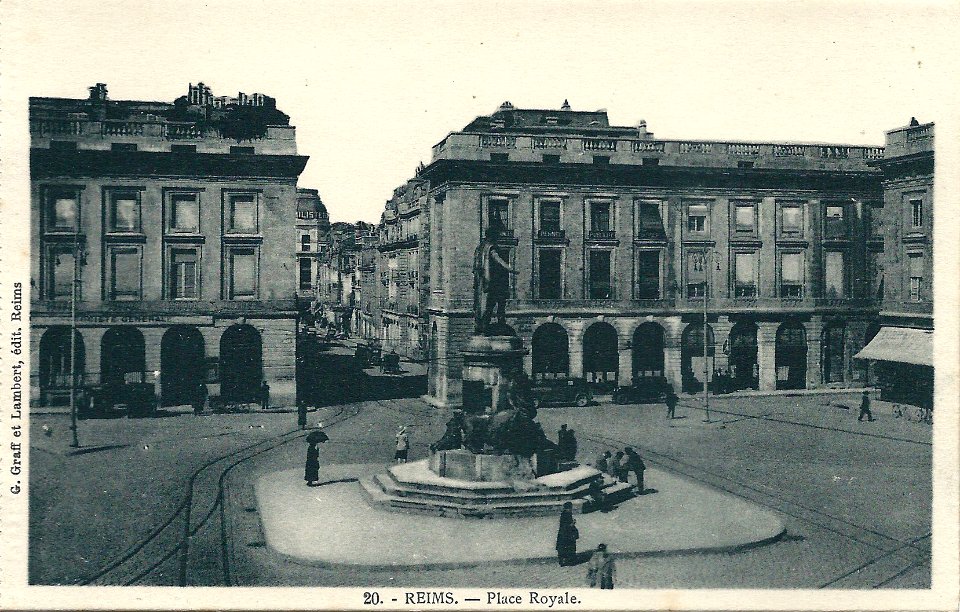 Reims-FR-51-place Royale-reconstruit-A