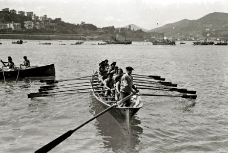 Regatas en la bahía de la Concha (7 de 10) - Fondo Car-Kutxa Fototeka photo