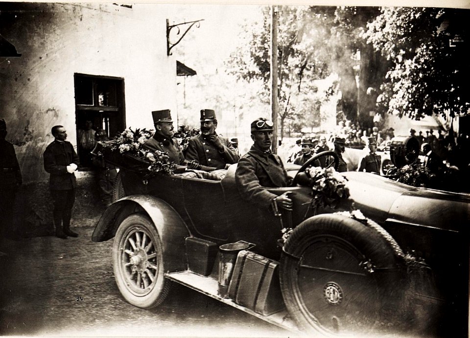 Reise Kaiser Karls I. an die Isonzofront, Istrien, Kärnten und Vorarlberg. in der Zeit vom 1-6.VI.1917. 4.6.1917 - Ankunft in Tarvis (BildID 15565149)