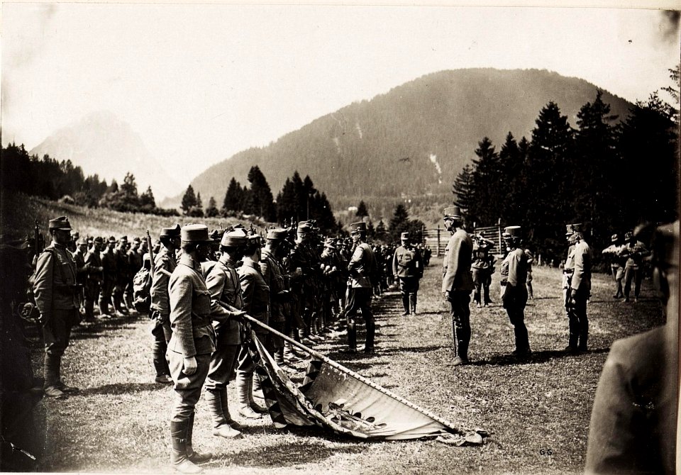 Reise Kaiser Karls I. an die Isonzofront, Istrien, Kärnten und Vorarlberg. in der Zeit vom 1-6.VI.1917. 4.6.1917 - Ankunft in Tarvis (BildID 15565233)