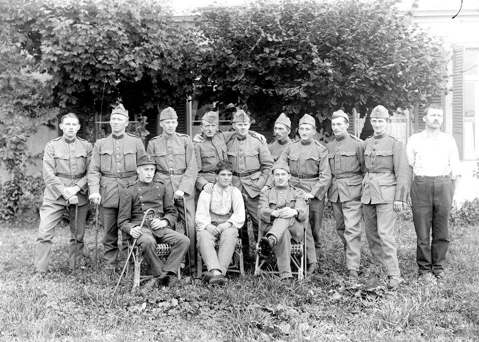 Rekonvaleszente Soldaten im Garten - CH-BAR - 3241413