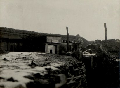 Regimentskommando 82 mit dem Regimentskommandanten Oberst von Teutsch, aufgenommen am 18. Februar 1916 (BildID 15541680)