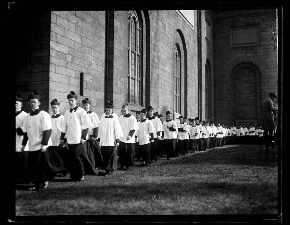 Religious procession LCCN2016890974