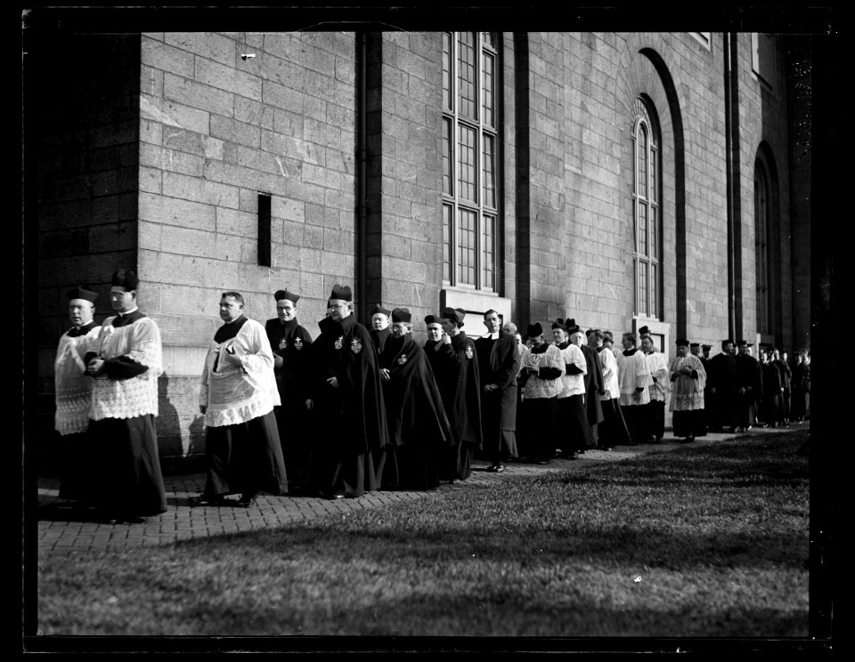 Religious procession LCCN2016890976